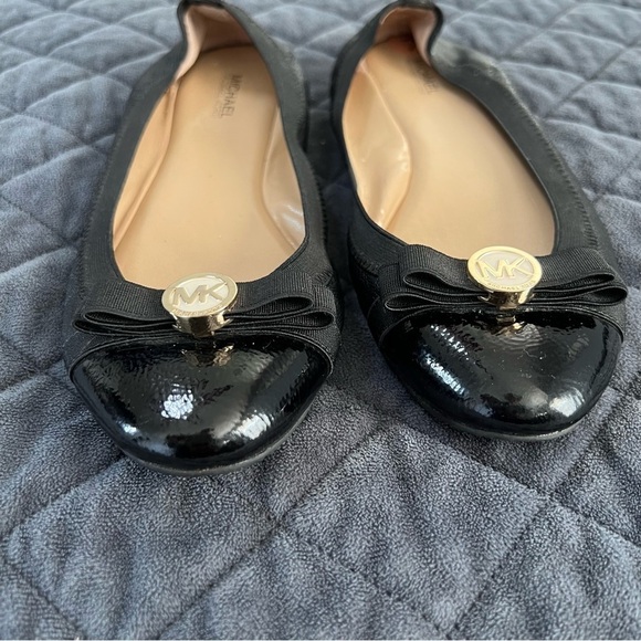 Michael Kors Flats Women 7 Shoes Black Round Cap Toe Leather Bow Gold Ballet - Picture 3 of 11